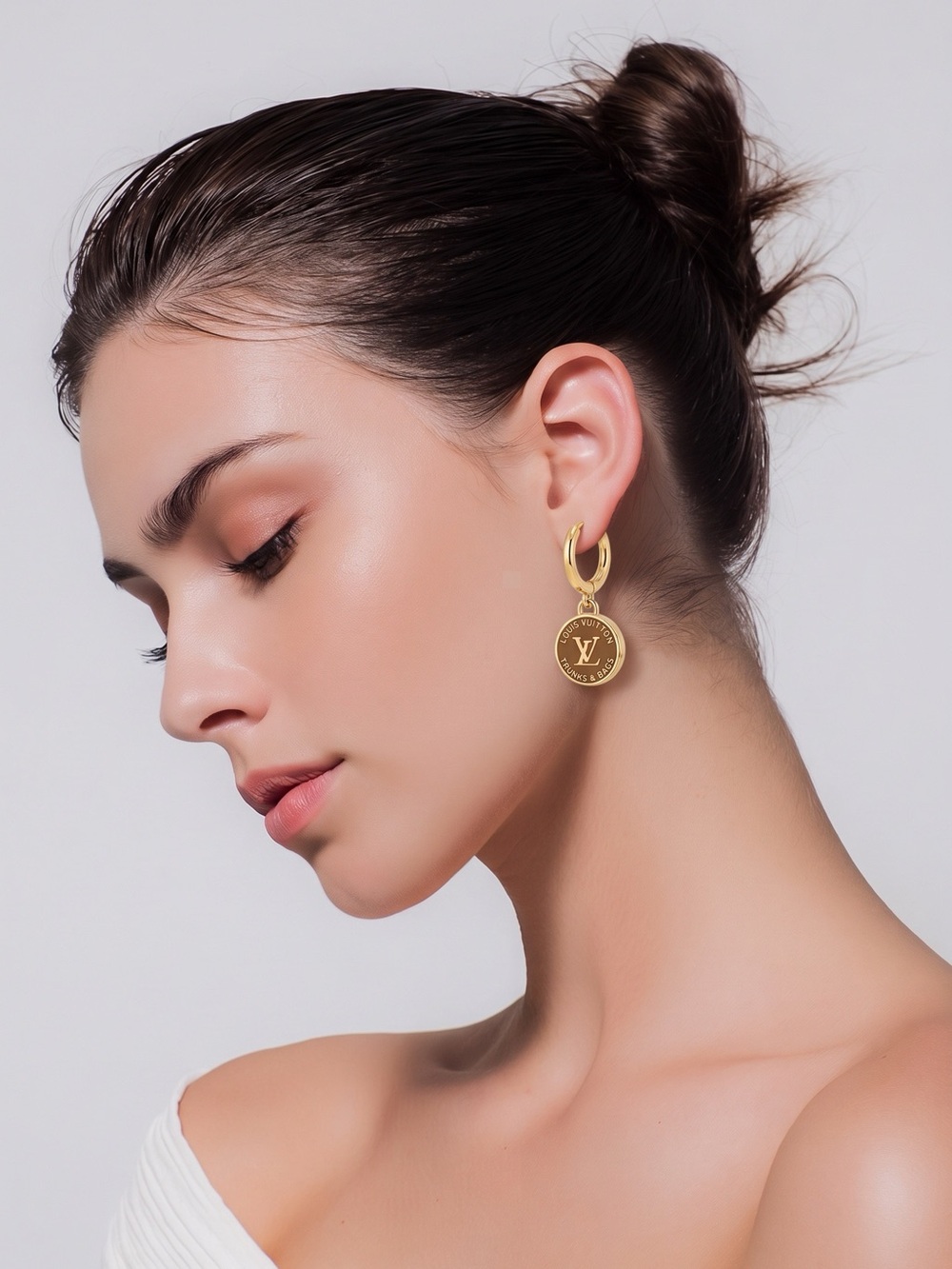 Fashion Jewelry Gold-tone Circle Pendant Necklace with Matching Drop Earrings